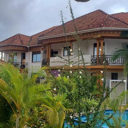 Mowicribs Hotel And Spa Entebbe Exteriör bild