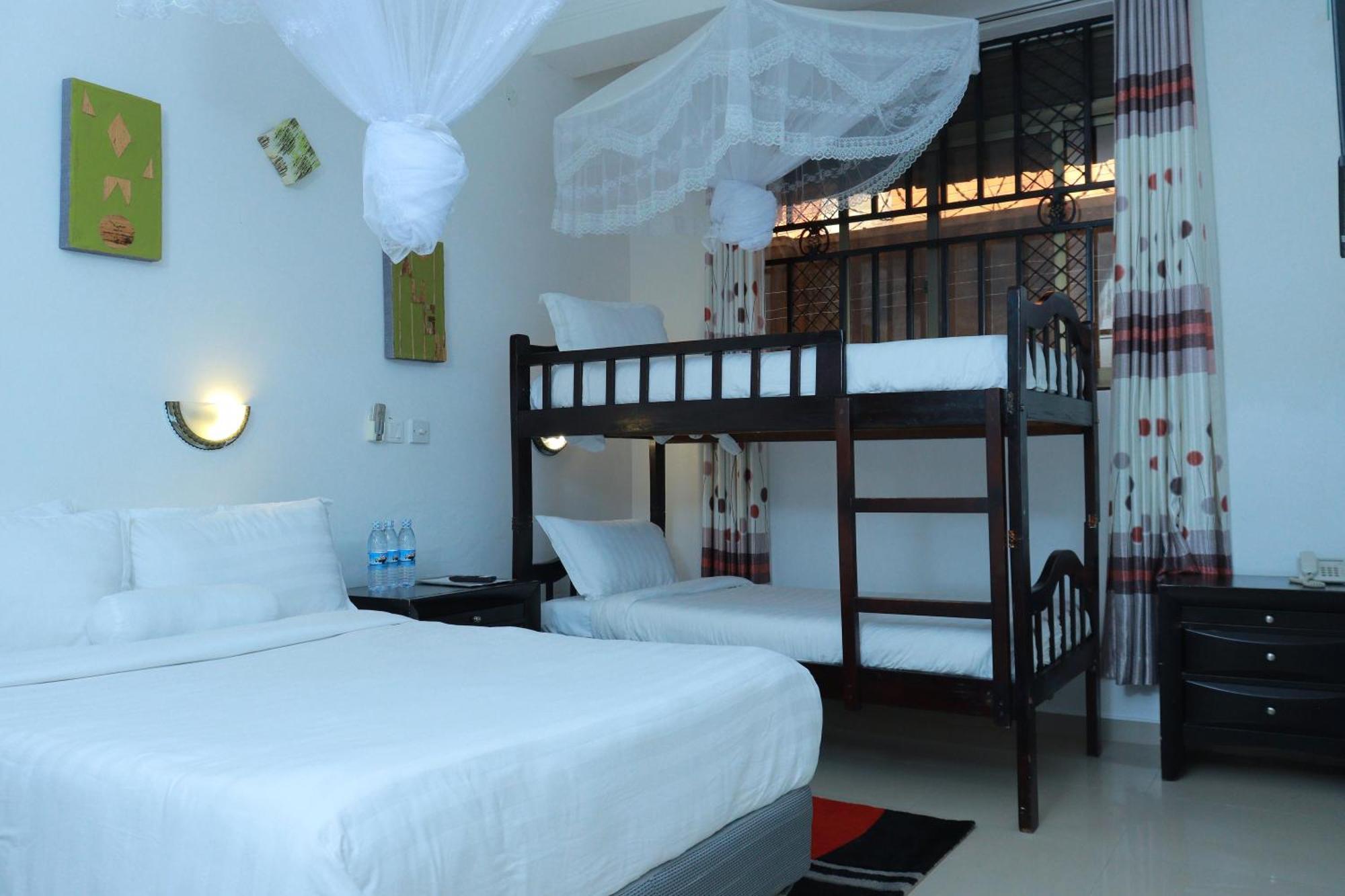 Mowicribs Hotel And Spa Entebbe Exteriör bild