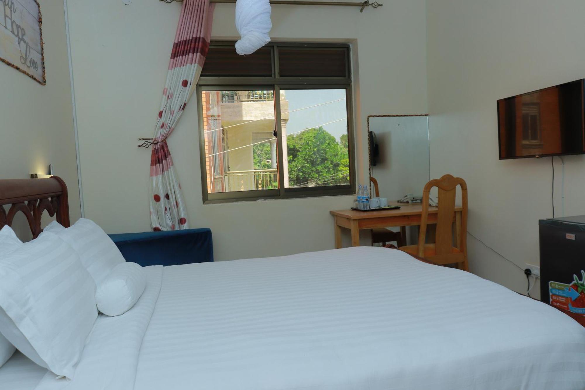 Mowicribs Hotel And Spa Entebbe Exteriör bild