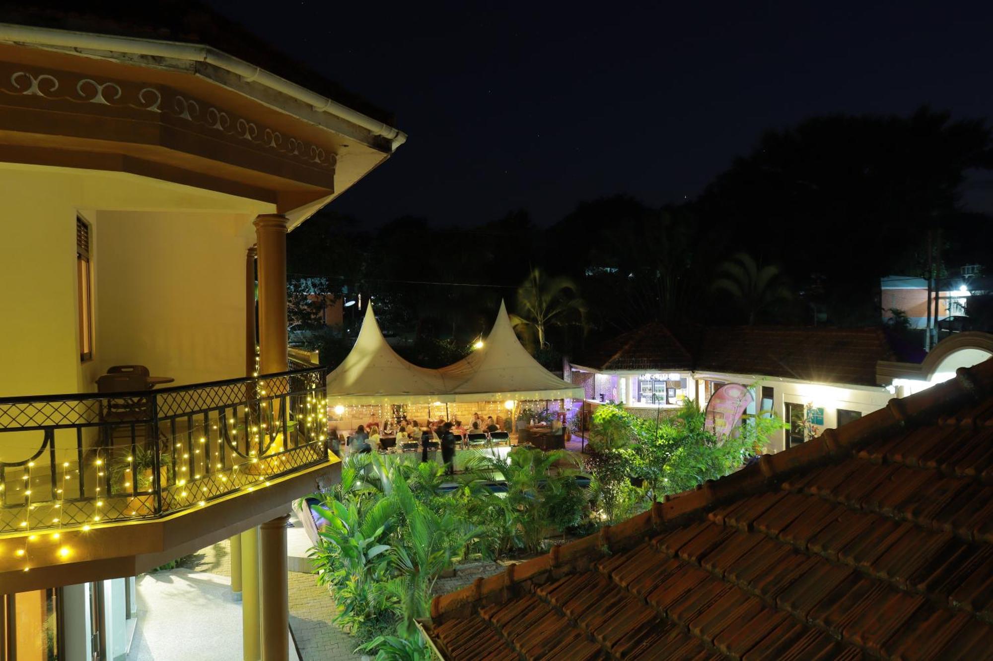 Mowicribs Hotel And Spa Entebbe Exteriör bild