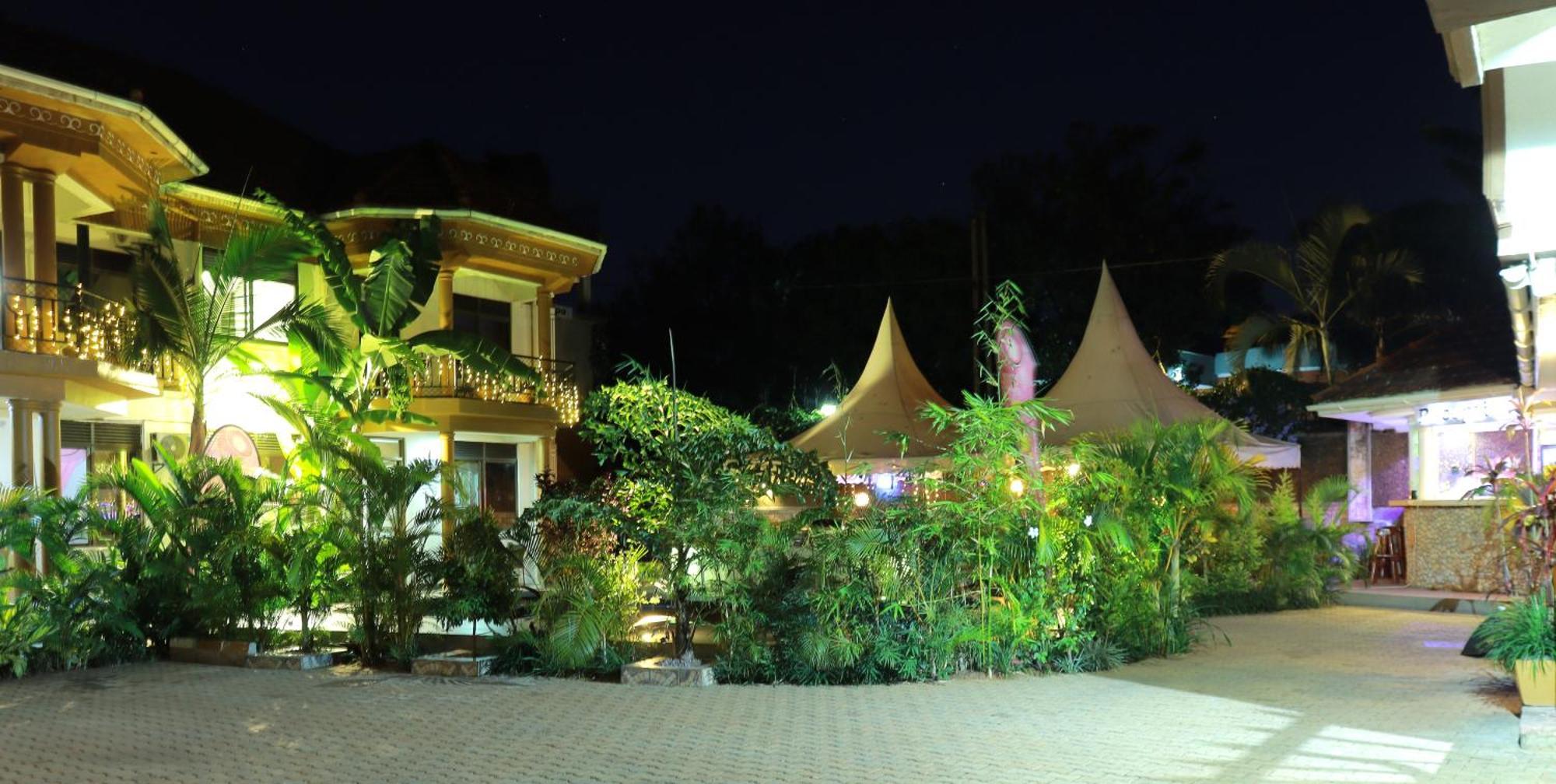 Mowicribs Hotel And Spa Entebbe Exteriör bild