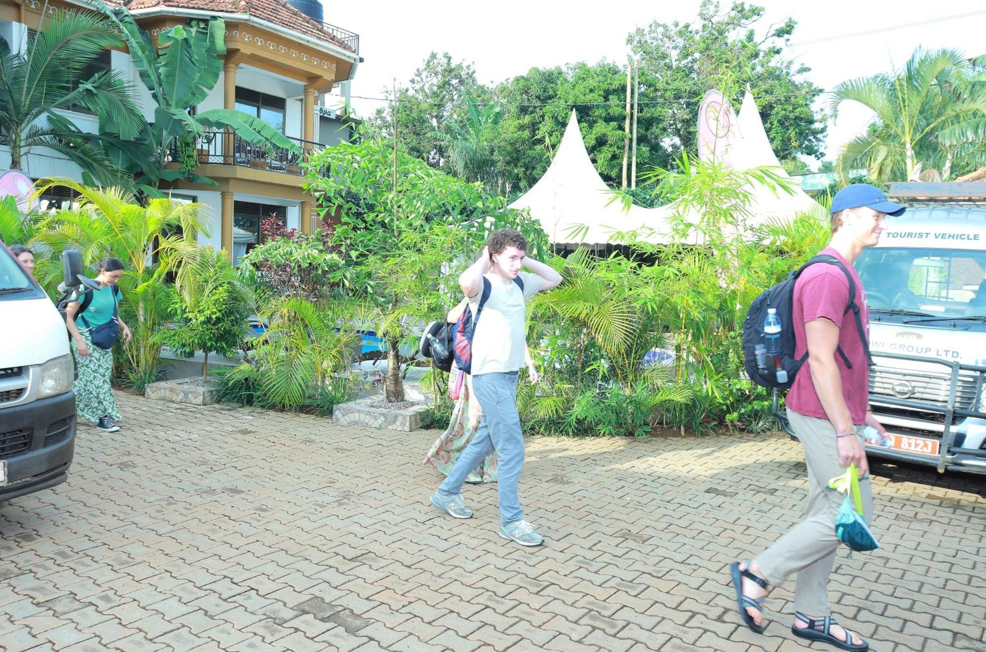 Mowicribs Hotel And Spa Entebbe Exteriör bild