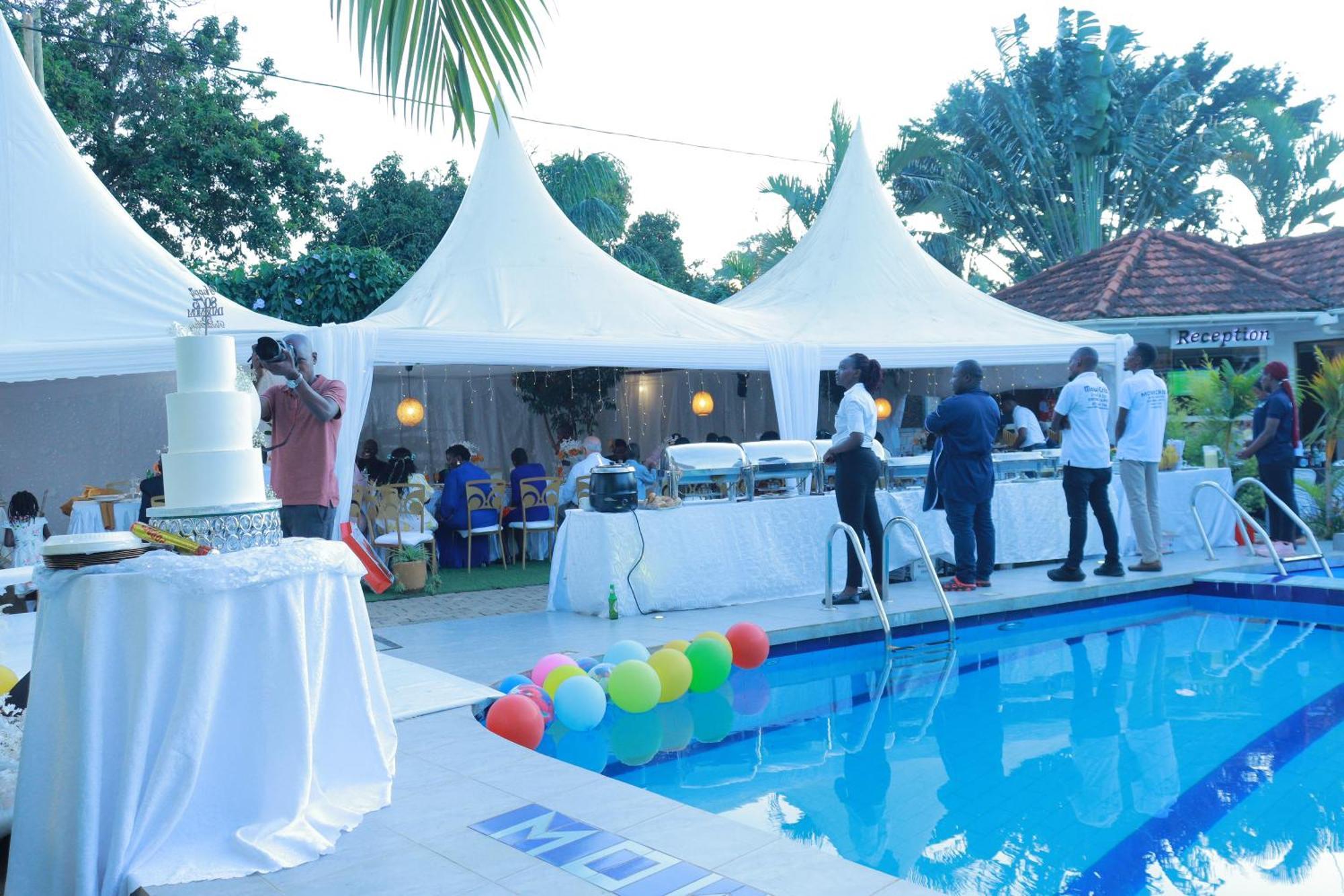 Mowicribs Hotel And Spa Entebbe Exteriör bild