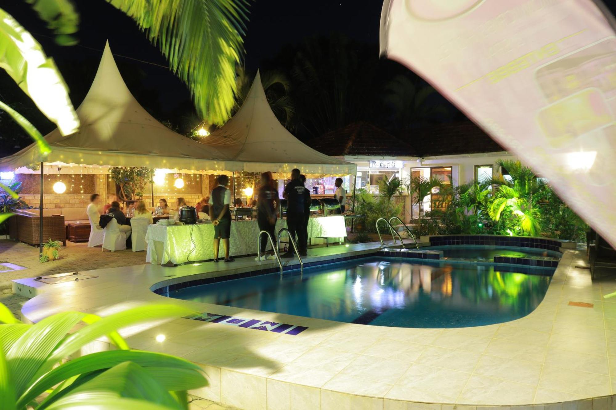 Mowicribs Hotel And Spa Entebbe Exteriör bild