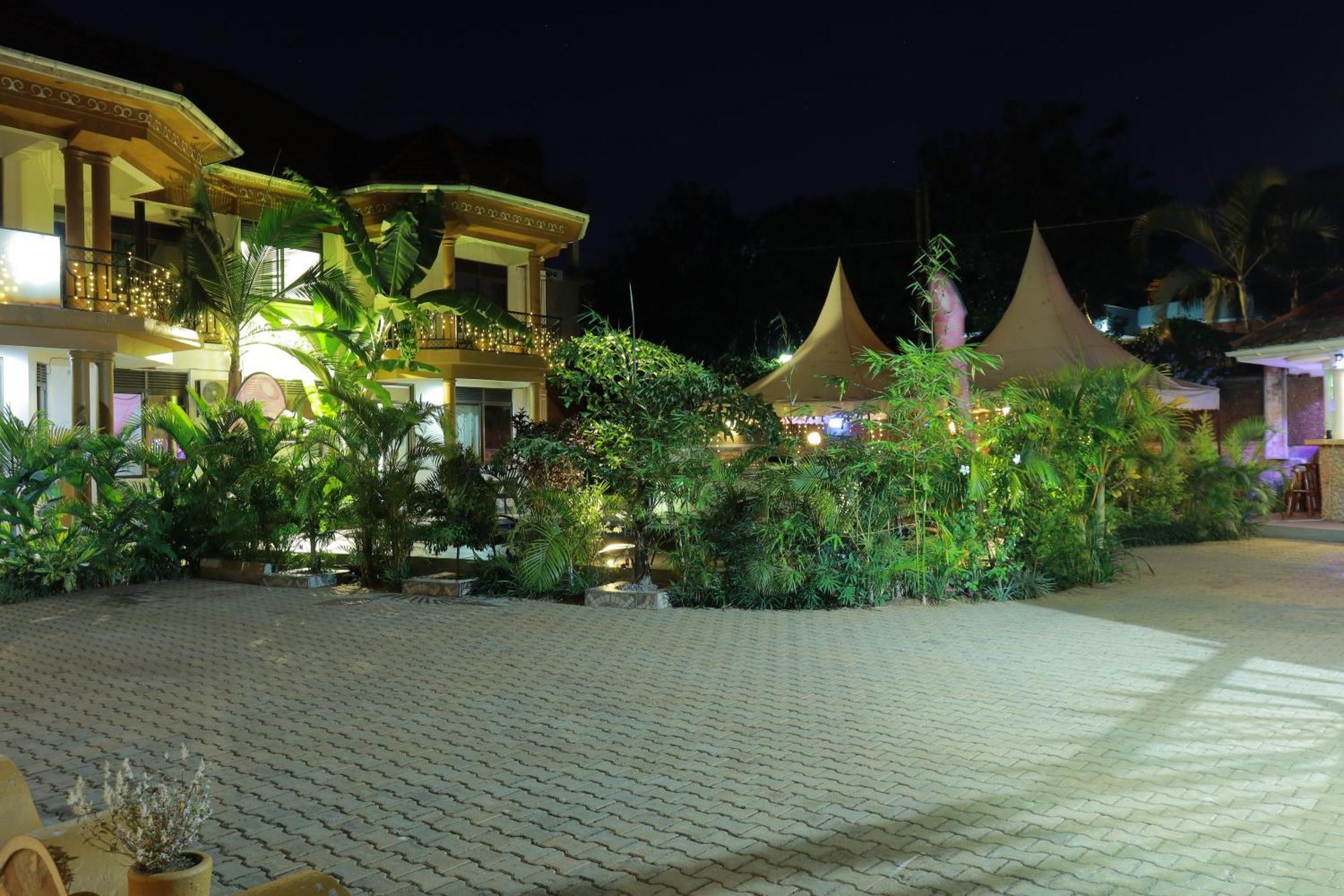 Mowicribs Hotel And Spa Entebbe Exteriör bild